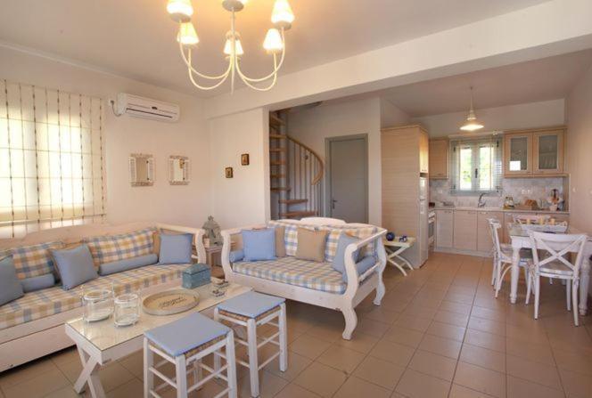 Aeolia Villas كاريستوس الغرفة الصورة